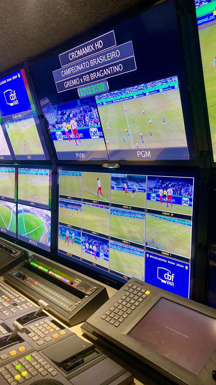 Sala de controle Cromamix durante transmissão ao vivo